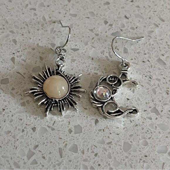 Vintage Bohemian Style Zinc Alloy Sun Moon Stars Asymmetrical Earrings - Picture 6 of 9